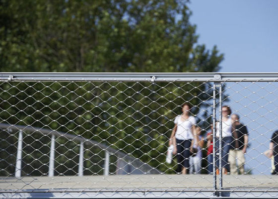 توری کابلی نرده استیل ضد زنگ 2.0 میلیمتری 7x7 80x138 میلیمتری